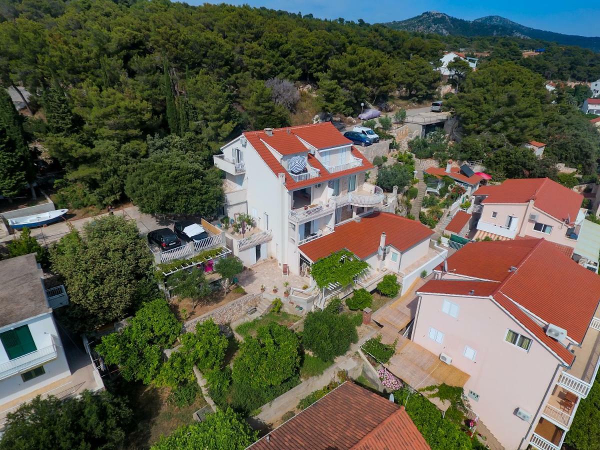 חוואר Apartments Tatjana Dominis מראה חיצוני תמונה