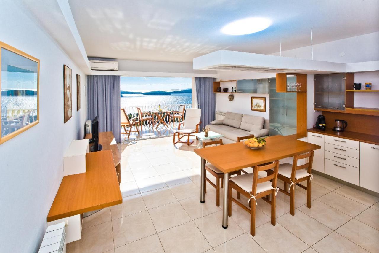 חוואר Apartments Tatjana Dominis מראה חיצוני תמונה