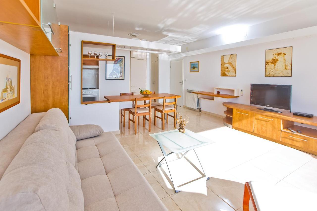 חוואר Apartments Tatjana Dominis מראה חיצוני תמונה